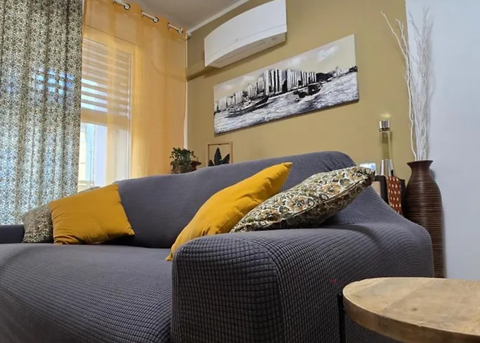 VARESE PRIME - Air Conditioning, 2 Baths, 2 Parking, City Centre, 200mt Villa Esengrini Montalbano, NO Keybox